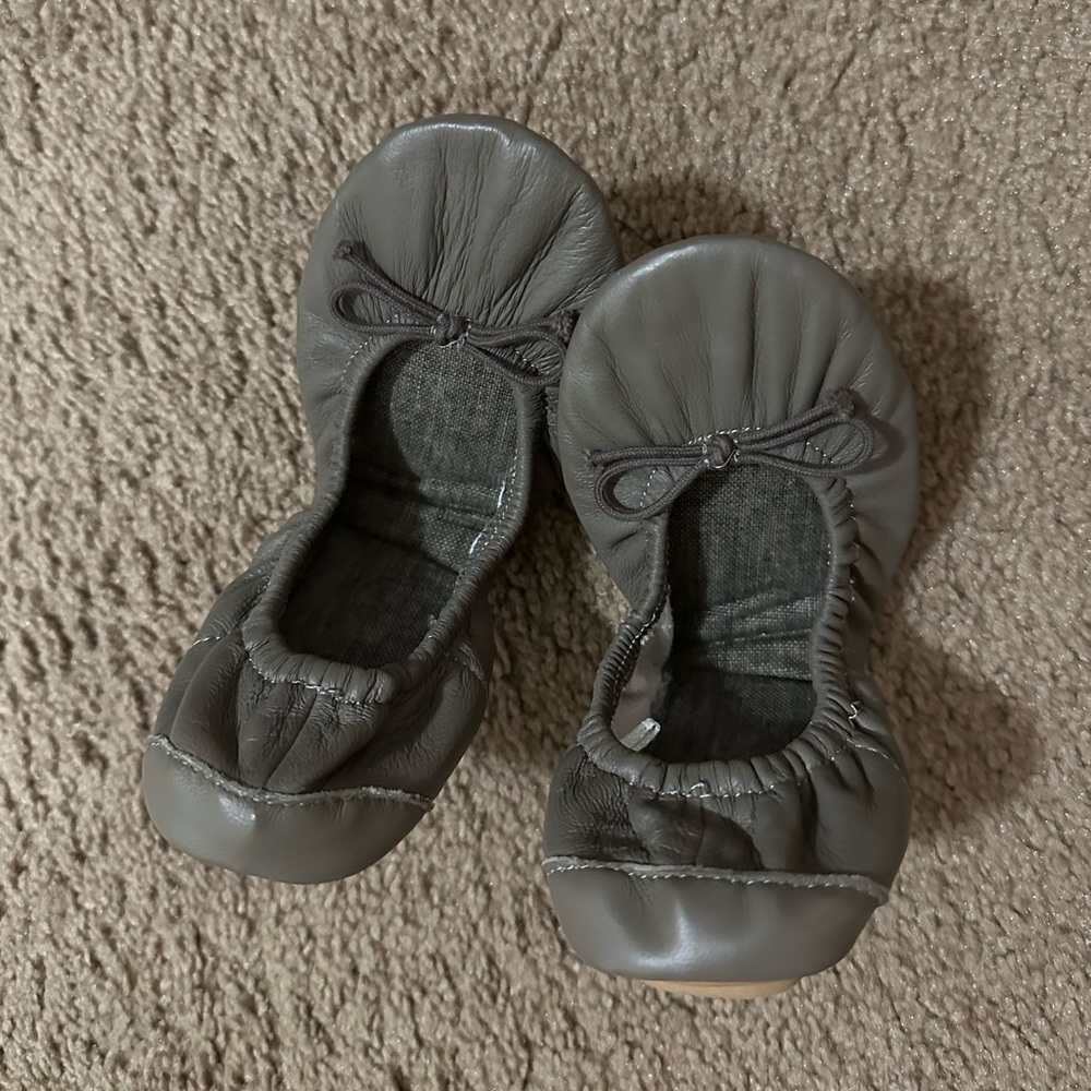 GAP Foldable Leather Ballet Flats - Picture 5 of 6